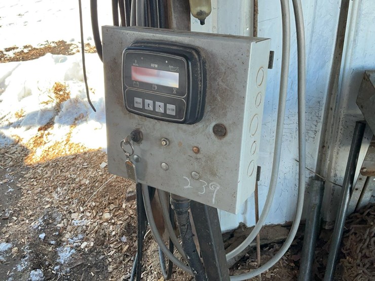 #239-•-iveco-diesel-engine-and-hyd-pump-image-18