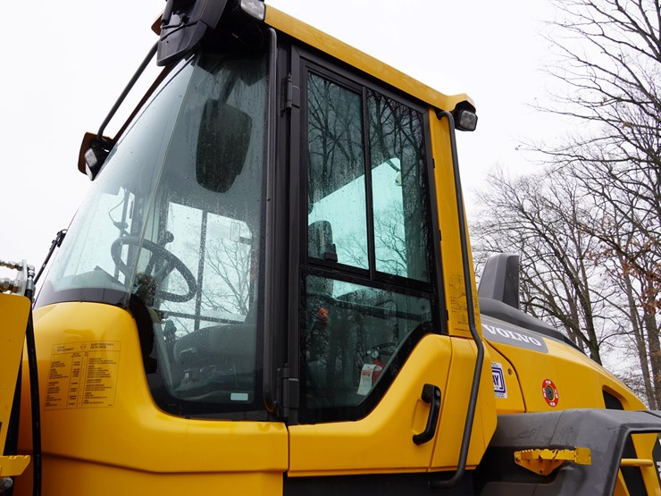 2022-volvo-l60h-image-38