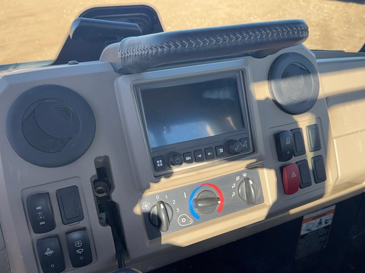 2023-john-deere-gator-image-19