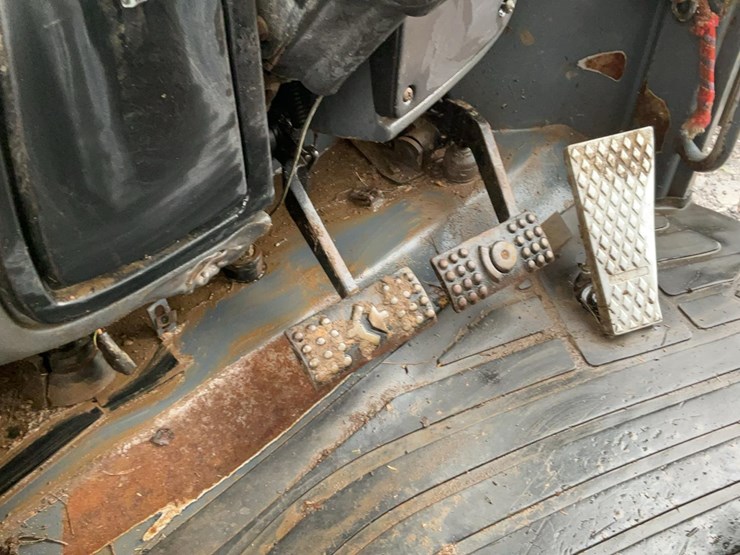 2006-deere-640g-iii-image-21