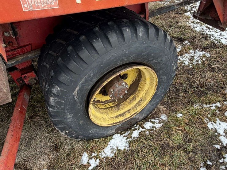 new-holland-1075-image-21