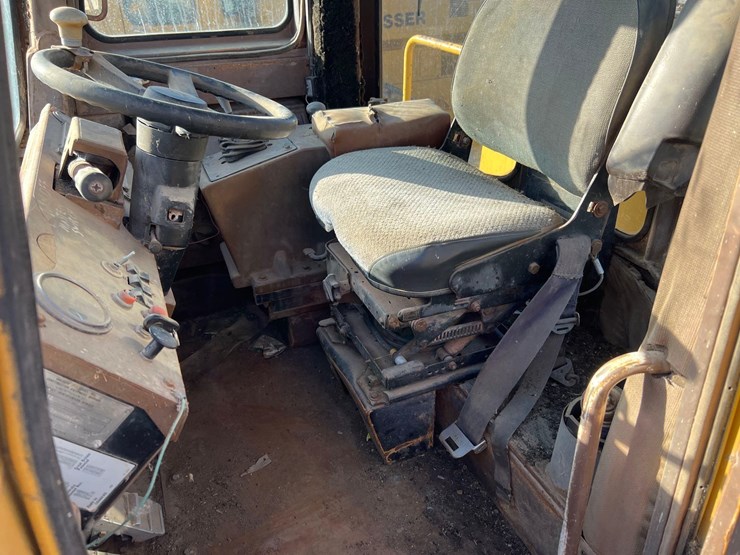 dresser-555-image-11