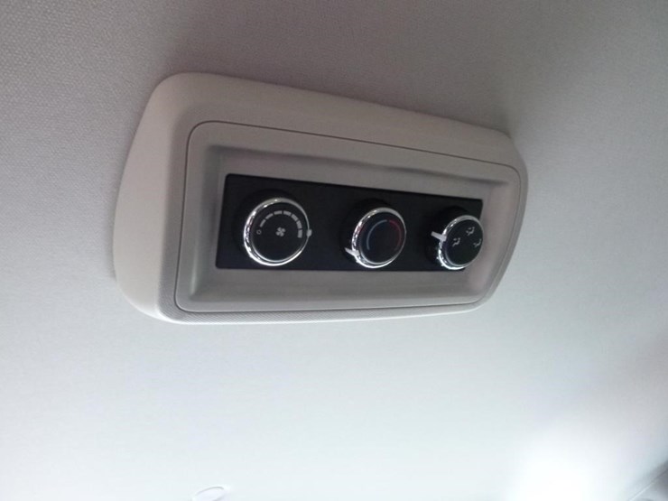 2014-dodge-grand-caravan-image-16