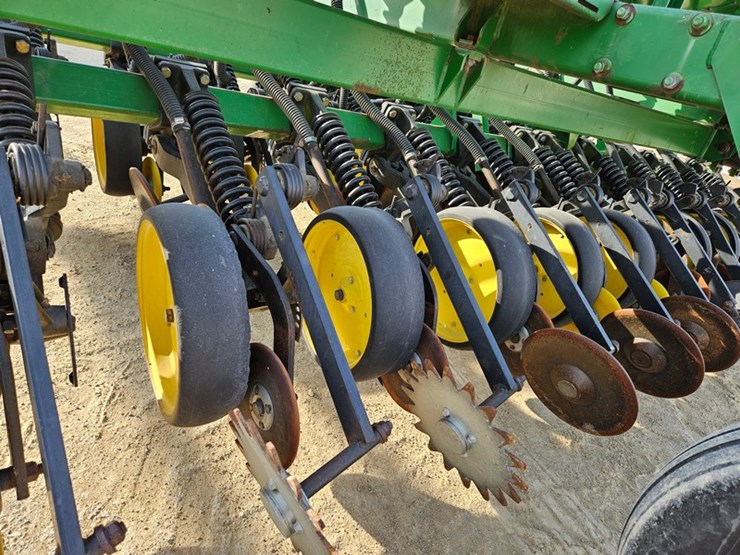 john-deere-750-image-32