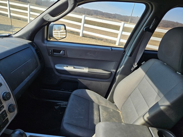 2012-ford-escape-image-28