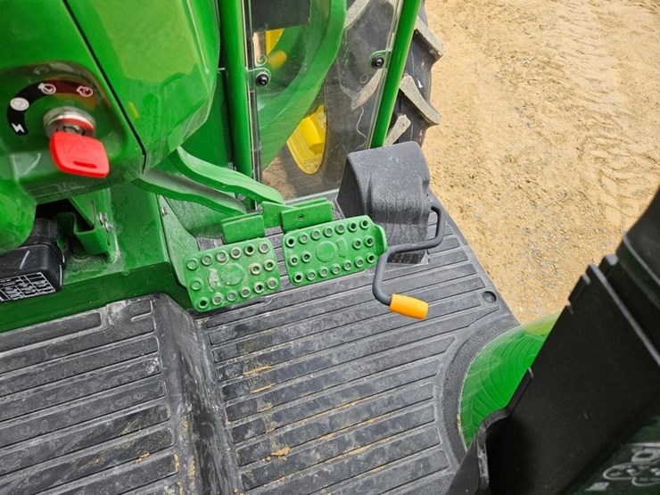 2024-john-deere-5067e-image-33