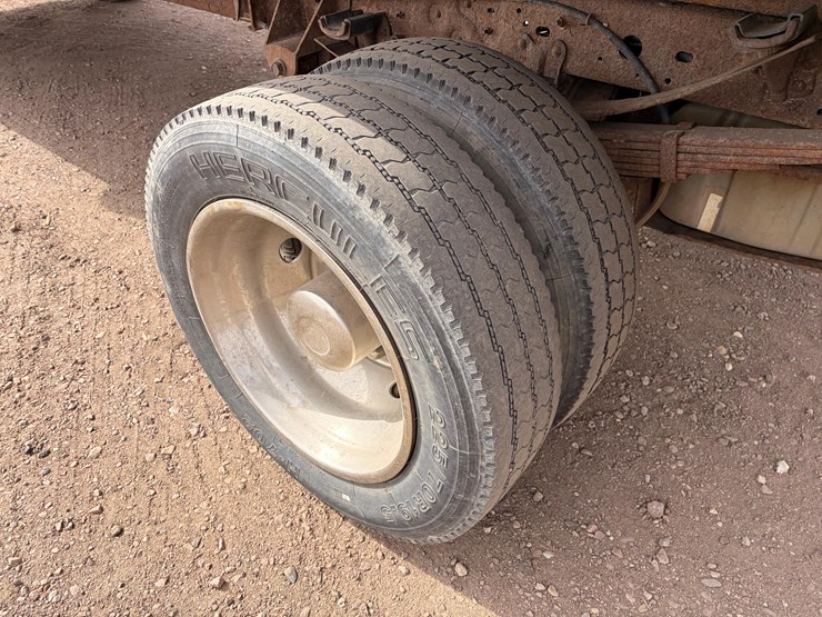 2003-ford-f550-image-24