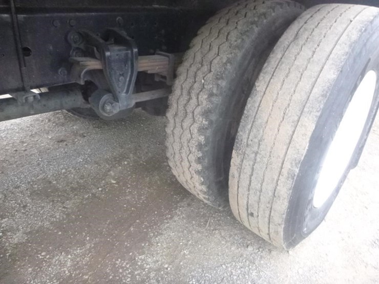 2013-hino-268-image-22