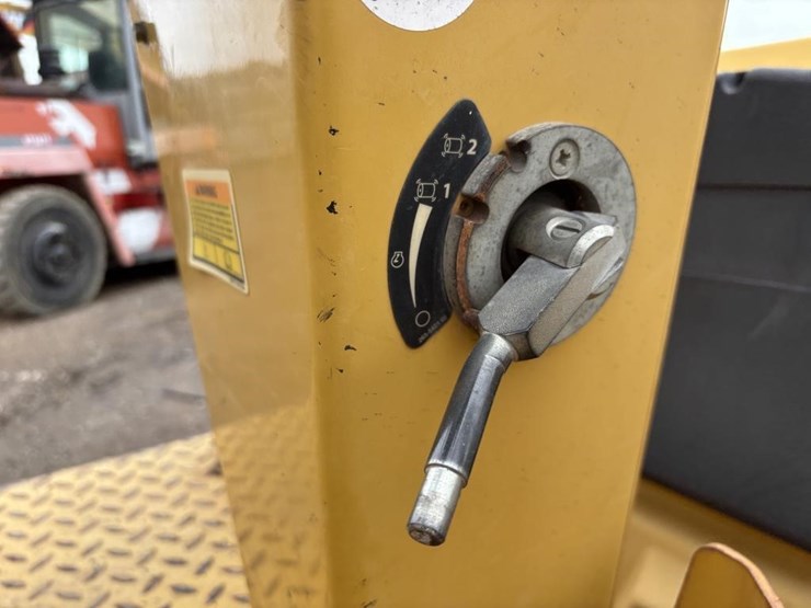 caterpillar-cb24-image-24