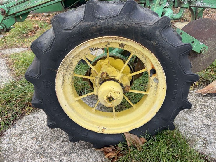 john-deere-12-image-25