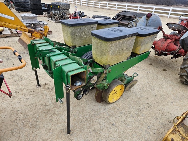 john-deere-7300-image-1