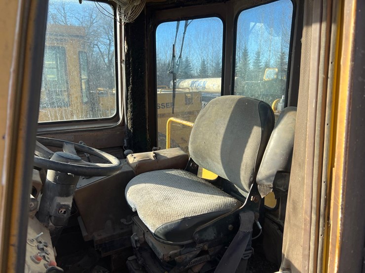 dresser-555-image-12