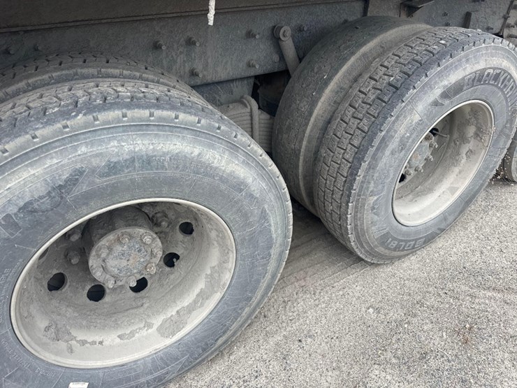 2019-mack-gr64b-quad/a-dump-truck-image-8