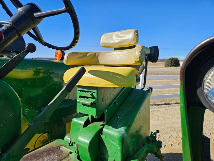 john-deere-3010-image-29