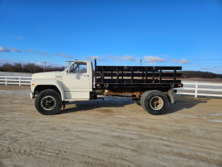 1983-ford-f800-image-2