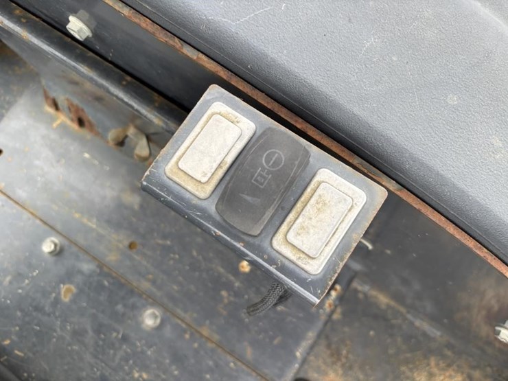 2018-deere-210lep-image-32