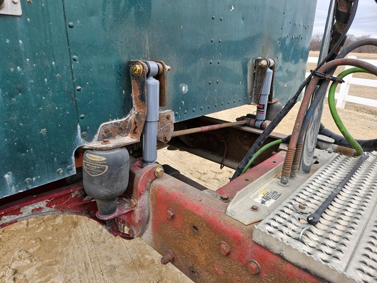 2006-peterbilt-379-image-15