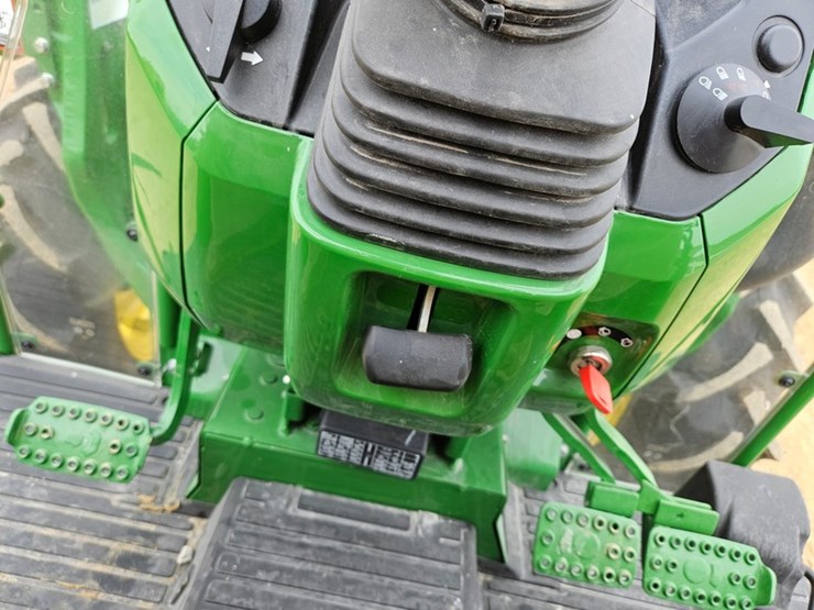 2024-john-deere-5067e-image-34