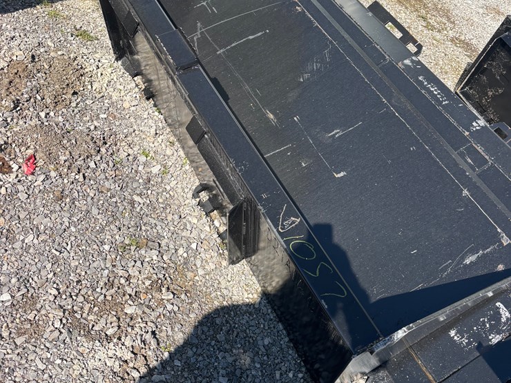 #1057-•-90-in.-qt-bucket-with-blade-image-3