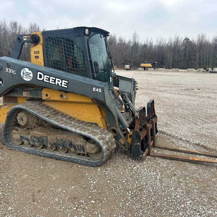 2018 DEERE 331G