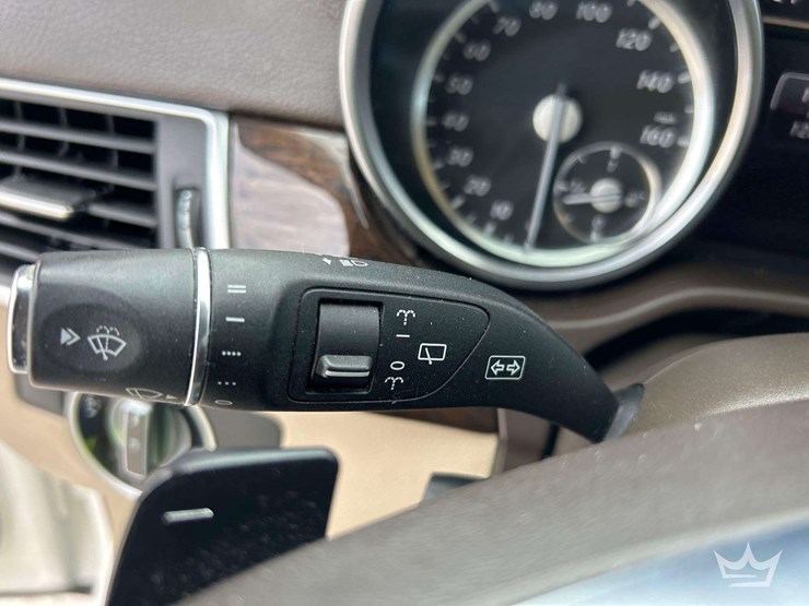 2014-mercedes-benz-gl450-image-17