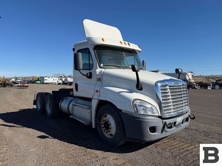 2014-freightliner-cascadia-125-image-7