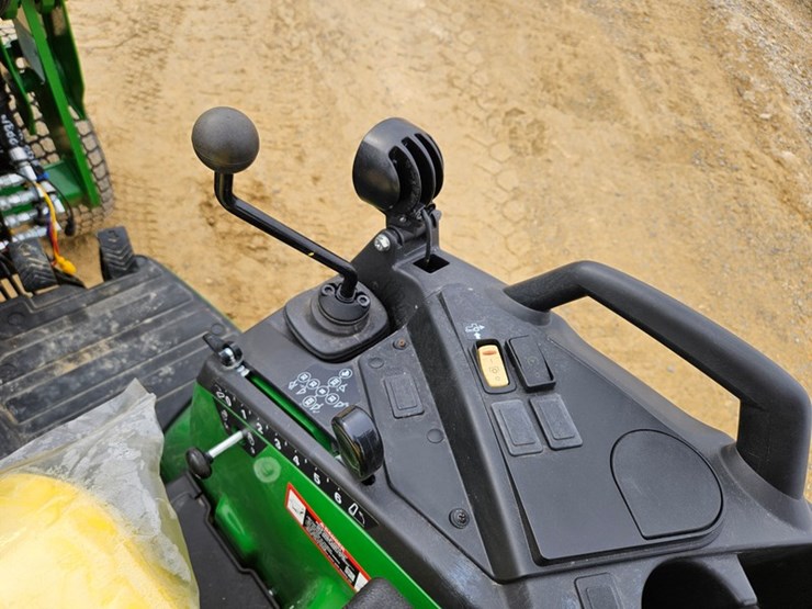 2025-john-deere-2038r-image-24