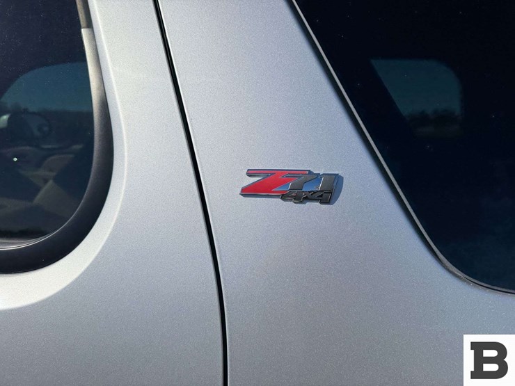 2011-chevrolet-tahoe-image-13