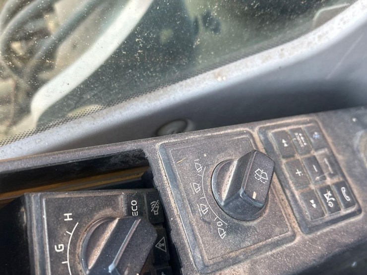 2016-volvo-ecr235el-image-30