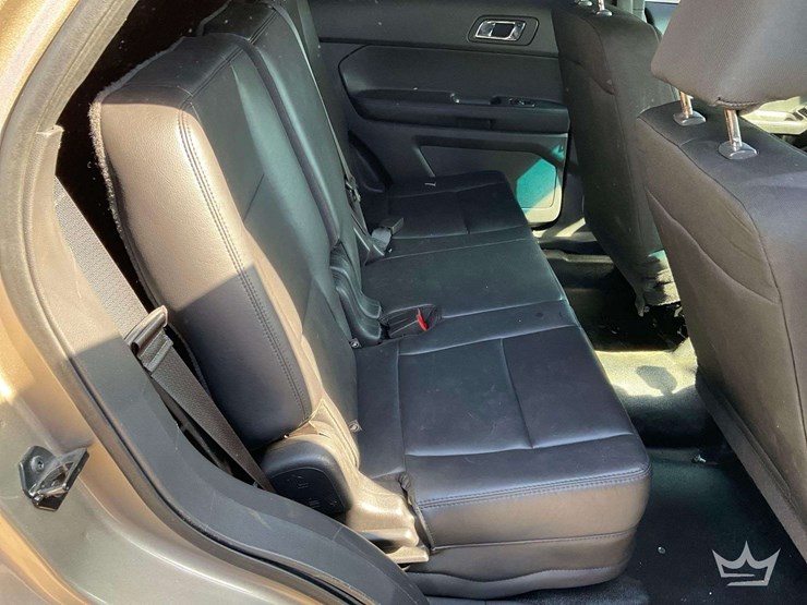 2015-ford-explorer-image-23