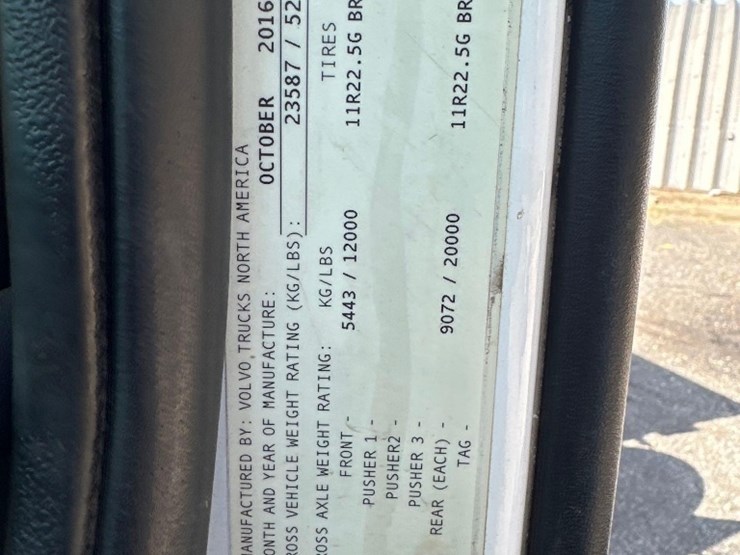 2017-volvo-vnl64-t/a-truck-tractor-image-12