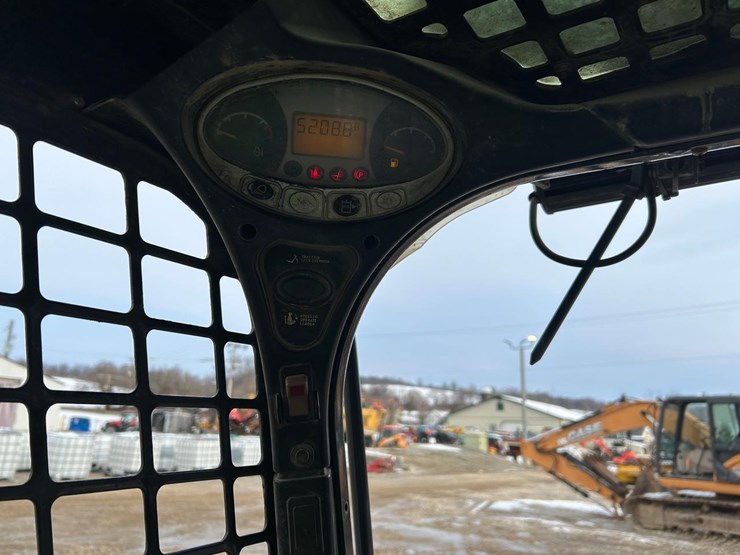 2015-bobcat-s570-image-19