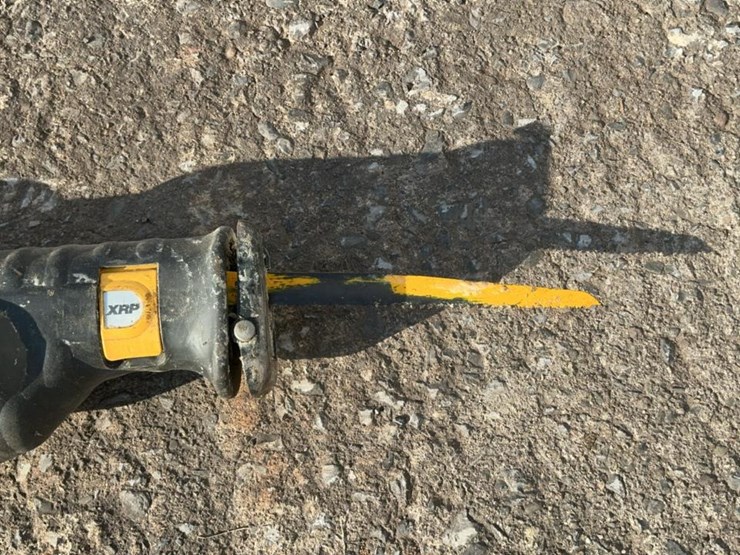 #104-•-dewalt-chainsaw-and-reciprocating-saw-image-2