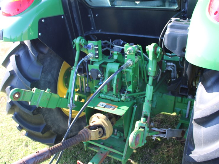 2019-john-deere-5075e-image-5