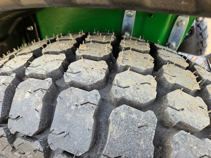 2025-john-deere-2038r-image-40