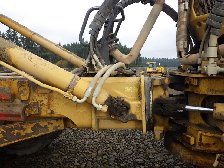 2005-caterpillar-740-image-13