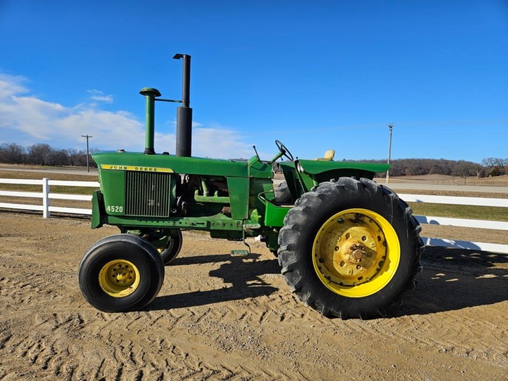 john-deere-4520-image-2