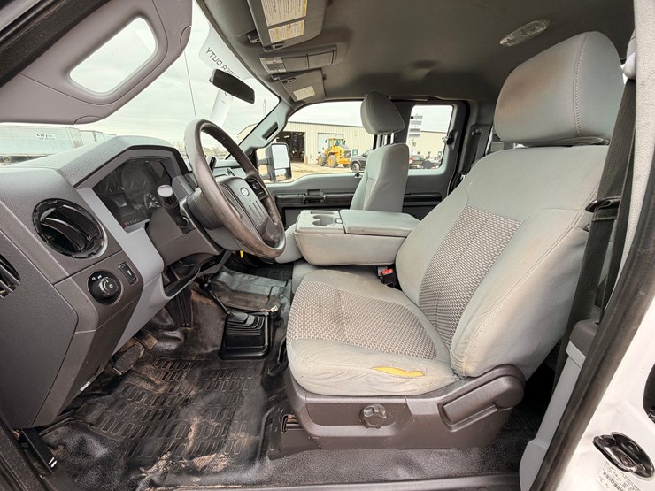 2015-ford-f550-image-21
