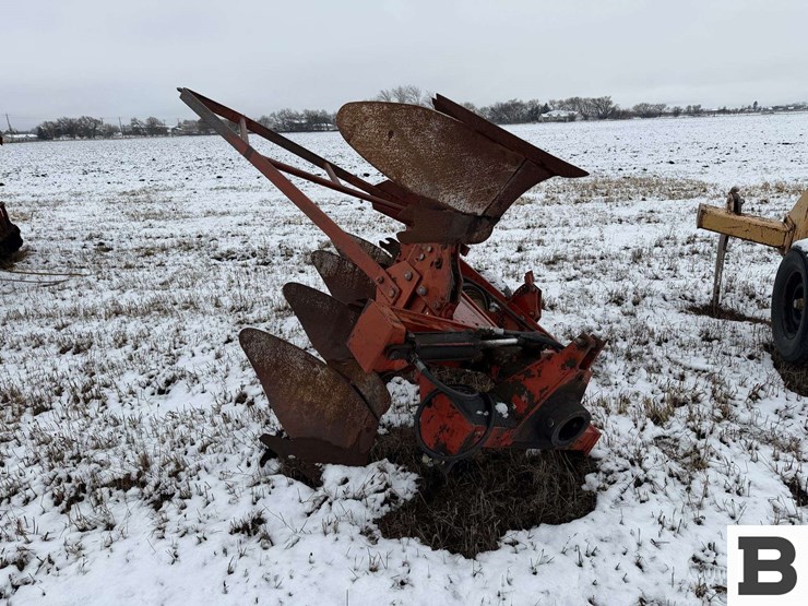 international-4-bottom-plow-image-5