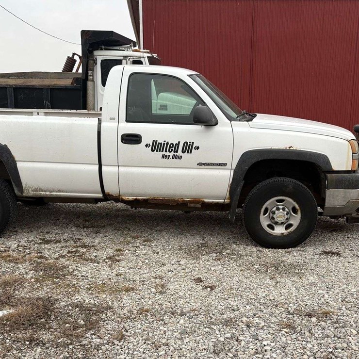 2004 Chevrolet Silverado Pickup with Plow and Liftgate