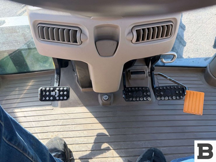 2013-john-deere-6125r-image-75