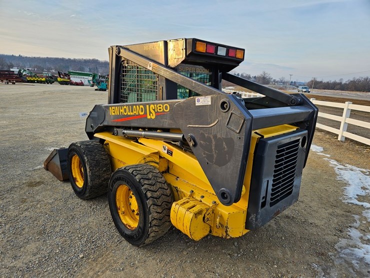 new-holland-ls180-image-3