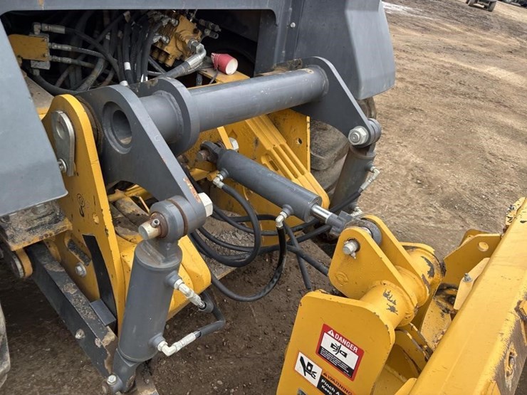 2018-deere-210lep-image-8