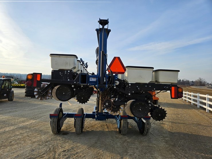 2019-kinze-3500-image-4