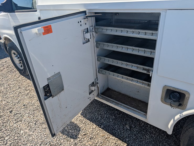 2010-chevrolet-express-3500-image-18