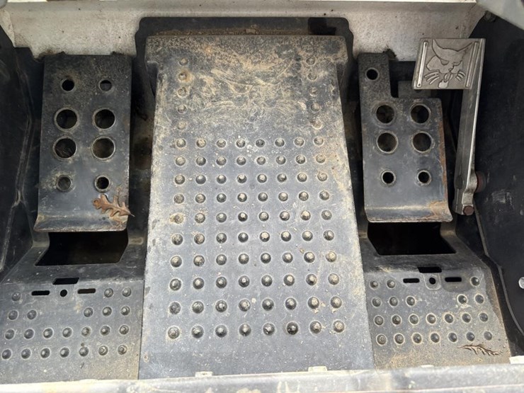 2021-bobcat-s590-image-15