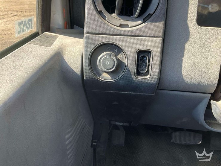 2015-ford-f550-image-16