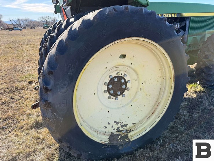 1992-john-deere-4560-image-30