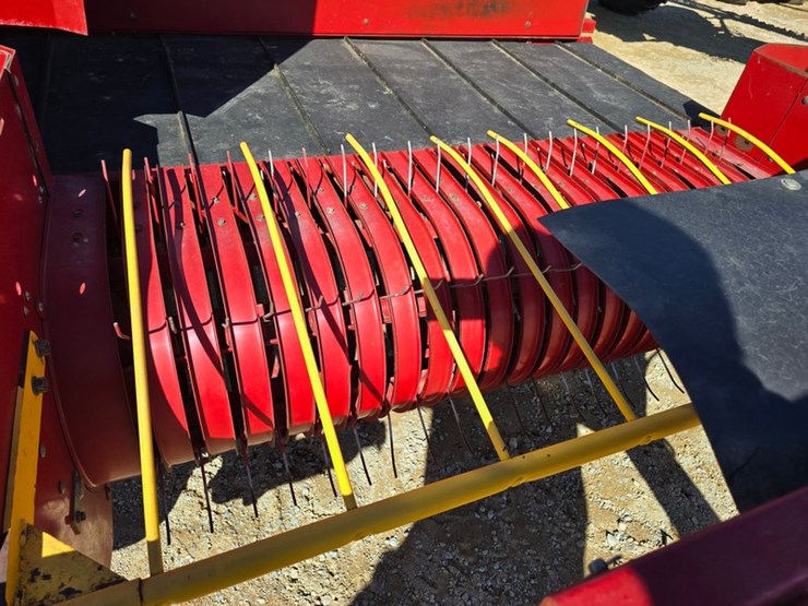 new-holland-166-image-12