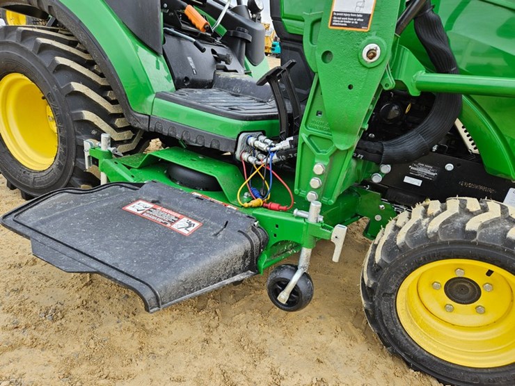 2024-john-deere-1025r-image-19